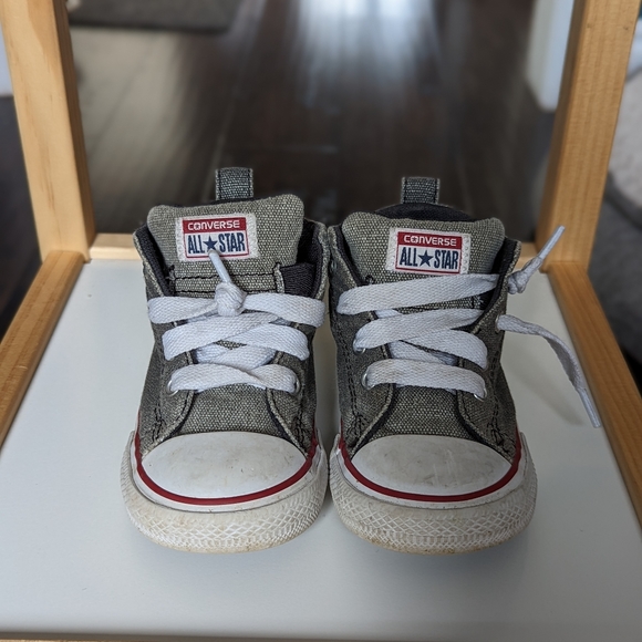 High top converse toddlers size 7 - Picture 2 of 4